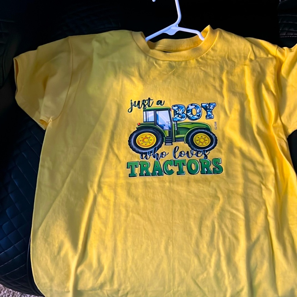 Gilden boy medium youth yellow tractor t- shirt
